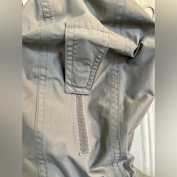 LL Bean H2Off Mesh Lined Rain Jacket fully loaded with features - Picture 6 of 9